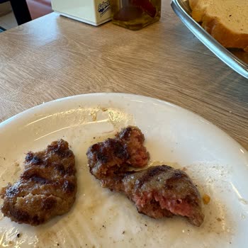 Köfteci Yusuf Köfteler Çiğ Pişmemiş