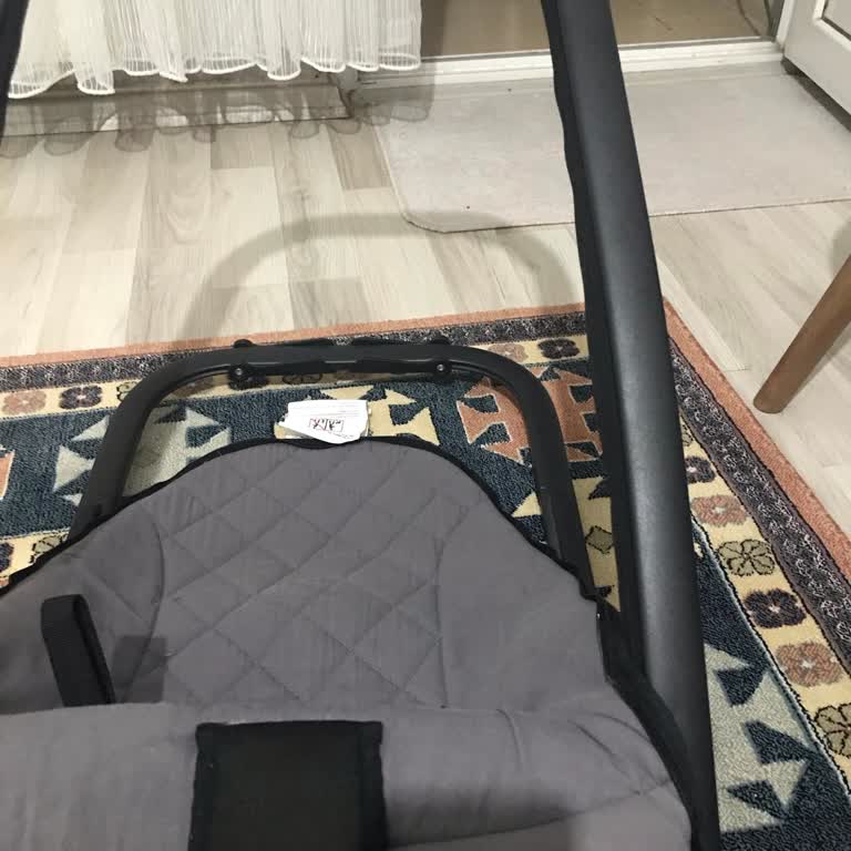 Ebebek, Ana Kucağından Bebeğim Düştü, Bebek Arabası Değişmesini İstiyor