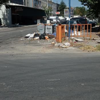 Yenimahalle Belediyesi Çalışmıyor Çöpler Bir Aydır Alınmıyor