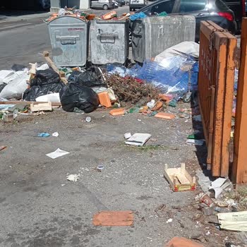 Yenimahalle Belediyesi Çalışmıyor Çöpler Bir Aydır Alınmıyor