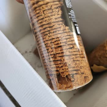 Yaşar Pastanesi Kurabiyeler Kirik Parçalanmış