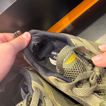 Skechers Ürünün Arkasında Durmuyor