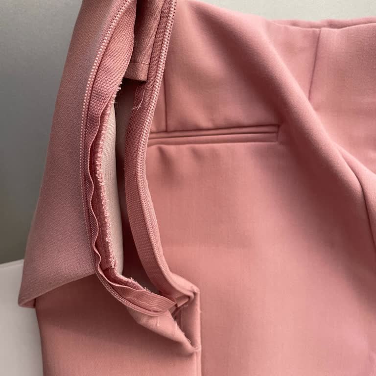 Zara'nın İlgisizliği (Fermuar Sorunu)