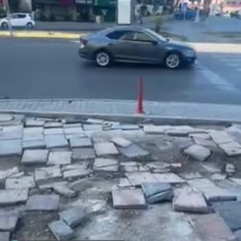 Adana Büyükşehir Belediyesi Kaldırım Taşlarının Yerinden Çıkması