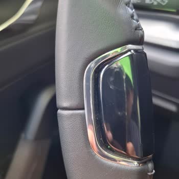 Skoda Octavia Deri Direksiyon Çatlak Ve Nikelaj Soyulması