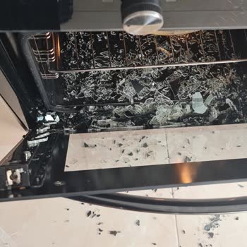 Vinola Marka Fırının Camı Bomba Gibi Patladı