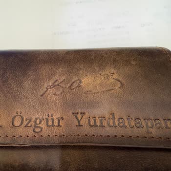 Visso Leather Hatalı İsim Ve Logo Baskısı İle Hayal Kırıklığı