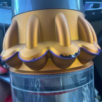 Dyson Süpürge Soyulma Ve Lastik Deformasyonu