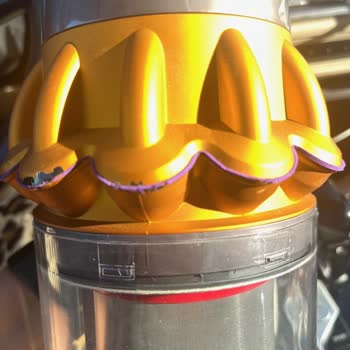 Dyson Süpürge Soyulma Ve Lastik Deformasyonu