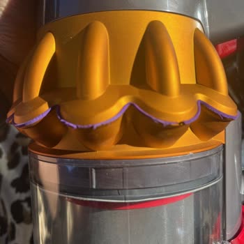 Dyson Süpürge Soyulma Ve Lastik Deformasyonu