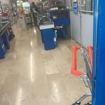 BİM Dolap Ürününün Kasa Üzerinde Satılması. Erken Kapanış