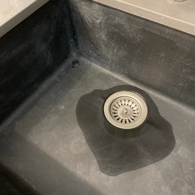 Teka Marka Evye Kireç Lekeleri