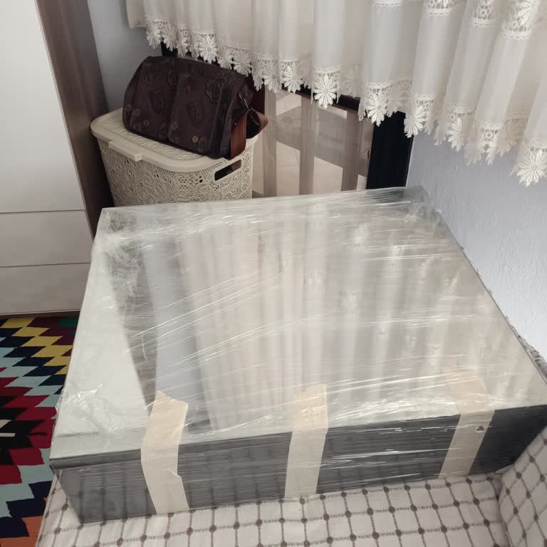 Koçtaş Banyo Dolabının Camları Kırık Çıktı.