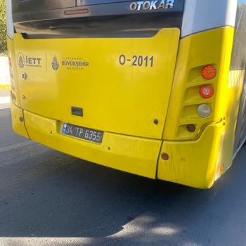 İBB - İstanbul Büyükşehir Belediyesi TM11 Şoförü Durakta Durmadı Ve Hakaret Etti