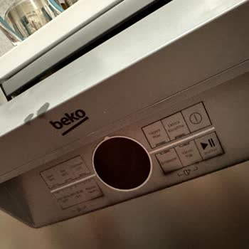 Beko Bulaşık Makinesinde Siyah Büyük Ve Artan Lekeler