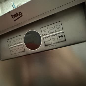 Beko Bulaşık Makinesinde Siyah Büyük Ve Artan Lekeler