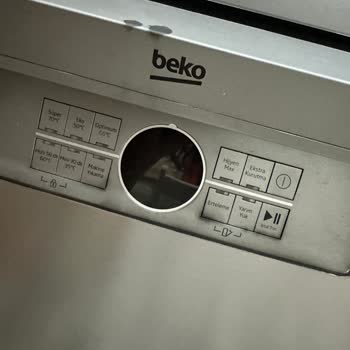 Beko Bulaşık Makinesinde Siyah Büyük Ve Artan Lekeler