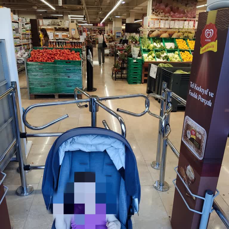 Migros Esenyurt Şubesindeki Turnike Mağazaya Girmemizi Engelliyor