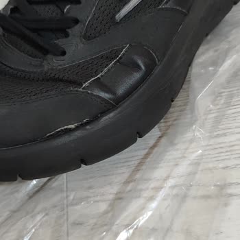 Intersport Ümraniye Meydan AVM Şubesi Spor Ayakkabının Yırtılması