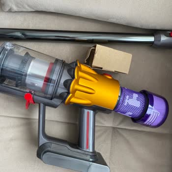 Dyson V12 Süpürgenin Borusu İlk Kullanımda Ezildi̇