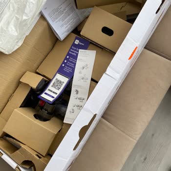 Dyson V12 Süpürgenin Borusu İlk Kullanımda Ezildi̇