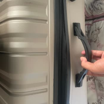 A101 Den Bavul Aldım Tekerleği Çıktı Fermuar Dikişleri Patladı