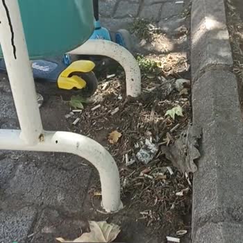 Aksaray Belediyesi Parklar Temizlenmiyor, Çocuklar Hijyenik Bir Ortamda Oynayamıyor!
