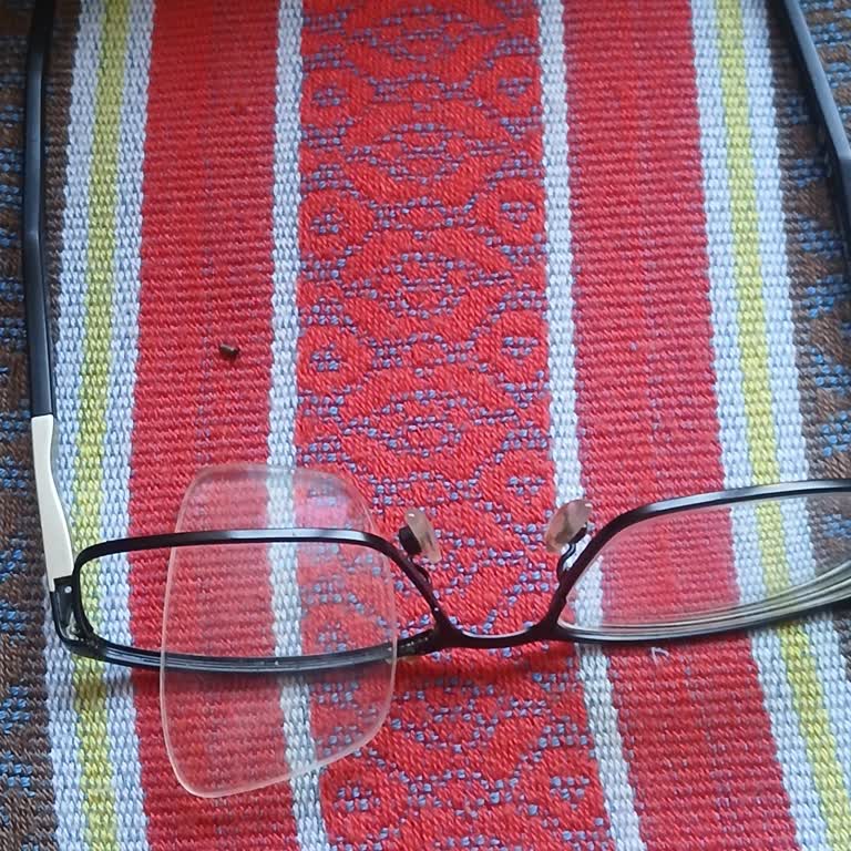 Atasun Optik Armani Gözlük Çerçevesinde Sürekli Vida Sorunu