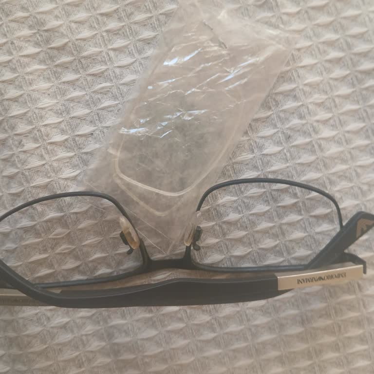 Atasun Optik Armani Gözlük Çerçevesinde Sürekli Vida Sorunu