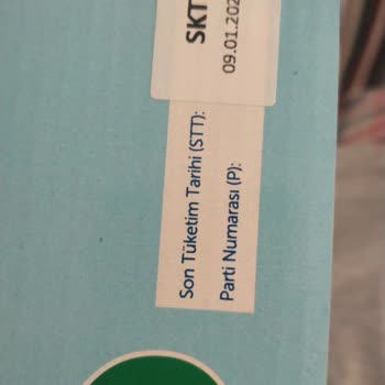 Ebebek Ürüne Elleriyle Barkod Basıyor