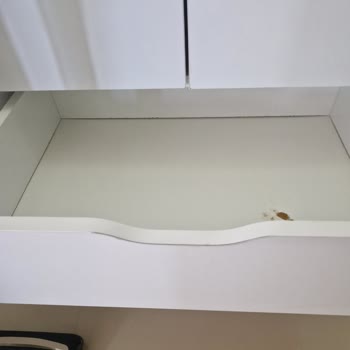 Vivense Dolap Çekmece Hasarlı