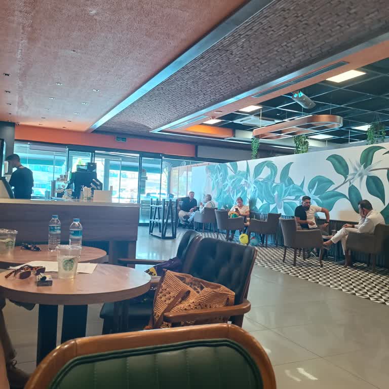 Starbucks Starbuck Şubesin'e Yakışmıyor