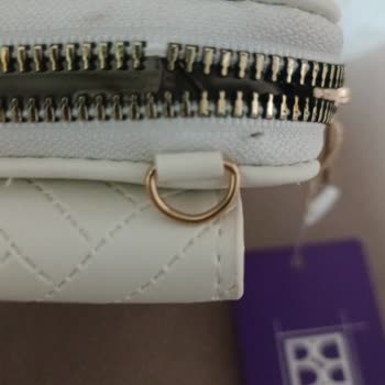 FLO Ayakkabı'nın Fermuarı Bozuk Delik Ve Kirli Ayıplı Ürün Gönderimi