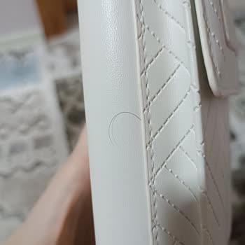 FLO Ayakkabı'nın Fermuarı Bozuk Delik Ve Kirli Ayıplı Ürün Gönderimi