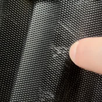 Amazon Valizin Arka Yüzü Çizik Tekerlekler Kir İçinde