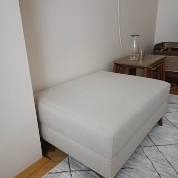 Vivense Nesa Köşe Koltuk Takımının Pufunda Yırtık.