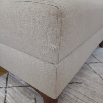 Vivense Nesa Köşe Koltuk Takımının Pufunda Yırtık.