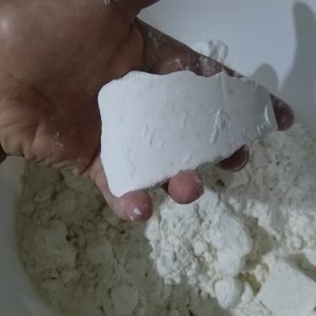 Meram Un Küflenip Kireç Taşı Gibi Bir Halde