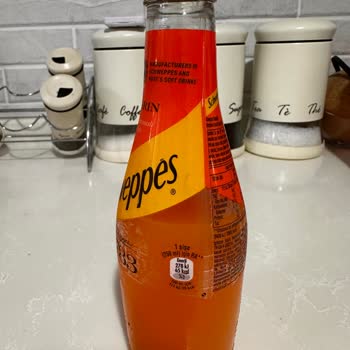 Schweppes Mandalina Şişesi Yarım Olarak Satılıyor