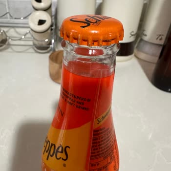 Schweppes Mandalina Şişesi Yarım Olarak Satılıyor