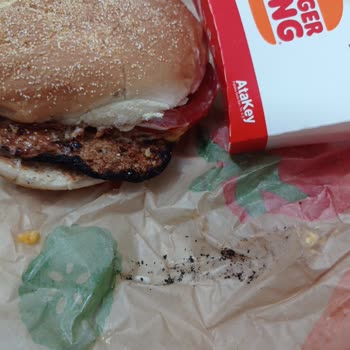 Burger King Hamburgeri Yanık Ve Kupkuru