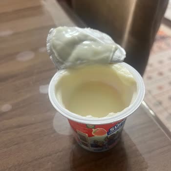 Danone Çilekli Yoğurt Diye Başka Bir Şeyler Satıyor