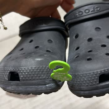 Amazondan Hediye Olarak Alınan Crocs’un Giyilmiş Çıkması