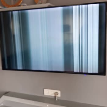 Onvo TV Ekranda Gri Beyaz Çizgiler