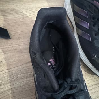 Adidas Ayakkabı 1 Yıl Olmadan Paramparça Oldu