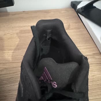 Adidas Ayakkabı 1 Yıl Olmadan Paramparça Oldu