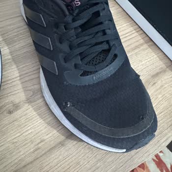 Adidas Ayakkabı 1 Yıl Olmadan Paramparça Oldu