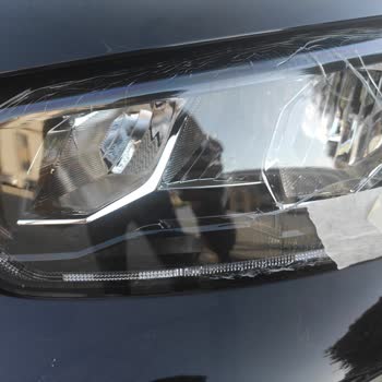 Peugeot 2008 Far Camı Çatlaması
