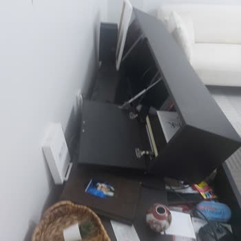 Enza Home TV Ünitesi Üzerime Devrildi