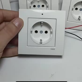 Ebeveyndenetle (Instagram) Sahte İçerik Ve Bot Yorumlarla Aldatıcı Hesap